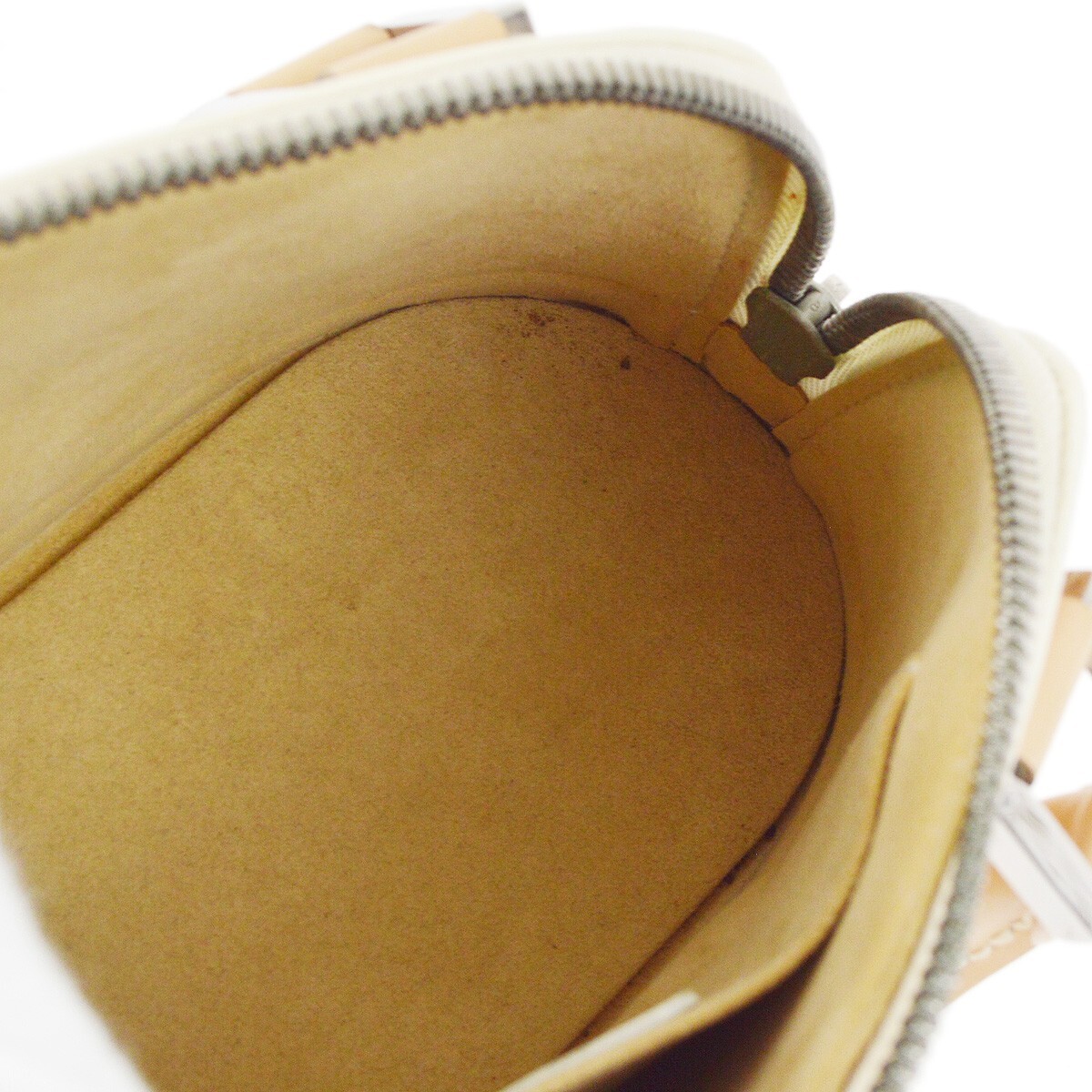 Louis Vuitton Alma Handbag Beige Leather Good condition - Inside View