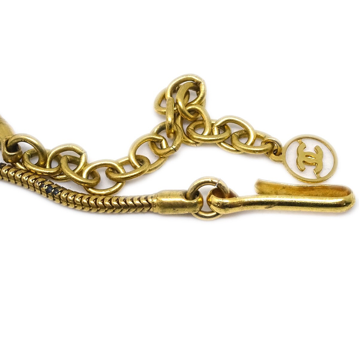 Chanel Vintage CC Ball Pendant Necklace Beige Good condition - Model View