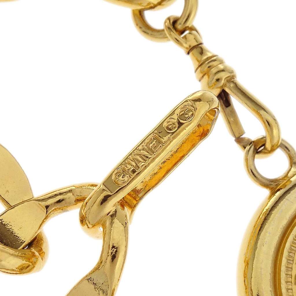 Chanel Vintage Medallion Chain Belt Gold Good condition - Model View