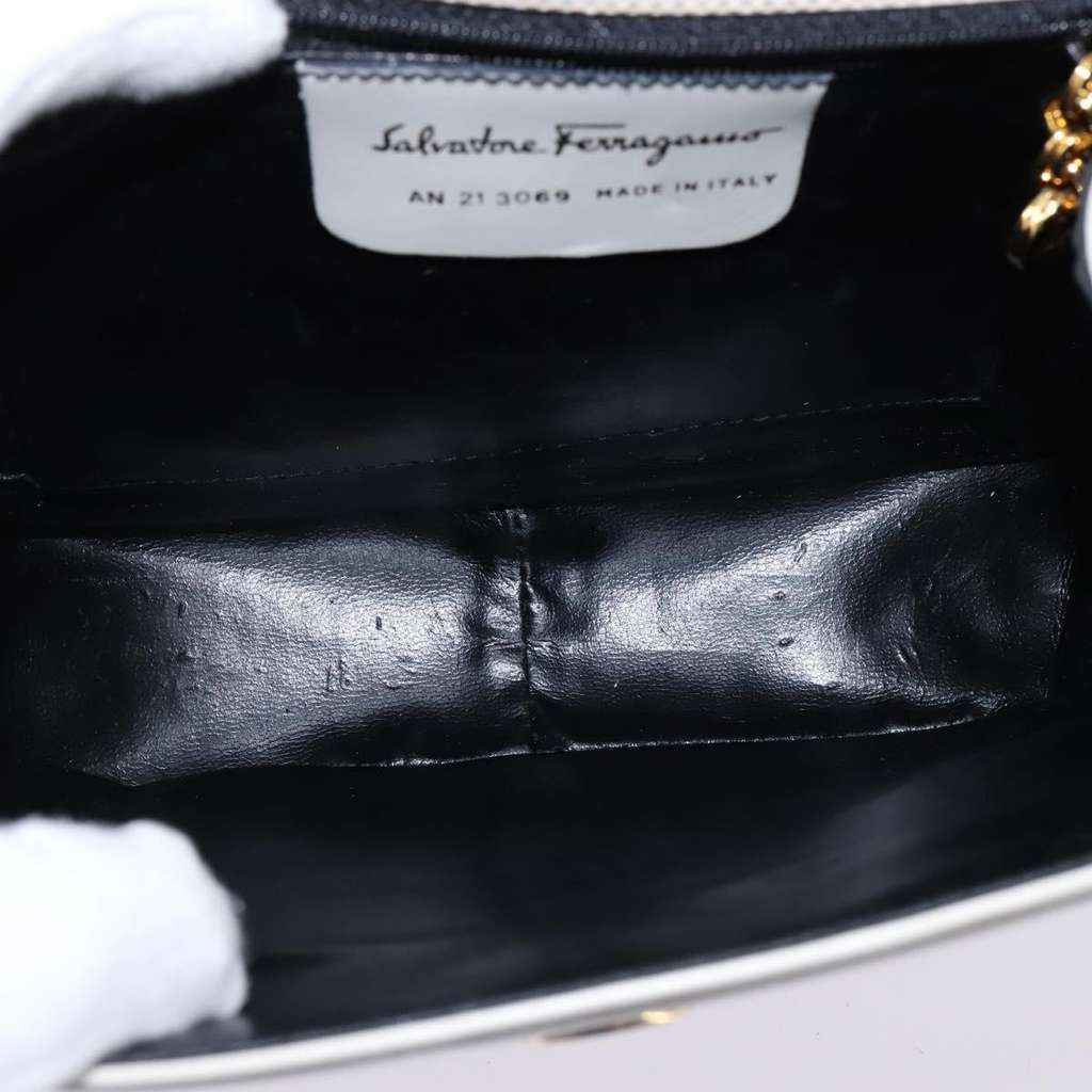 Salvatore Ferragamo Gancini handbag White Leather Good condition - Box View