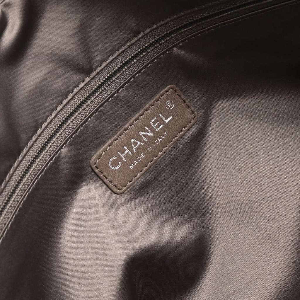 Chanel Reissue Camera Bag Black Leather Good condition - Model View