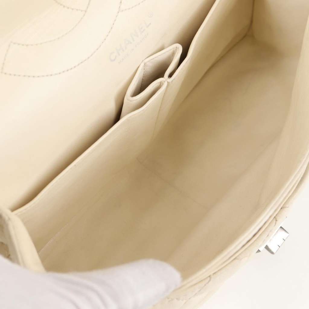 Chanel Reissue 2.55 Flap Bag White Leather Good condition - Box View