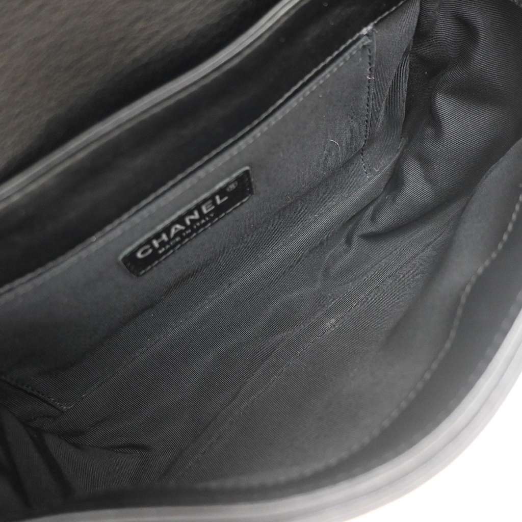 Chanel Boy Flap Bag Black Leather Good condition - Box View