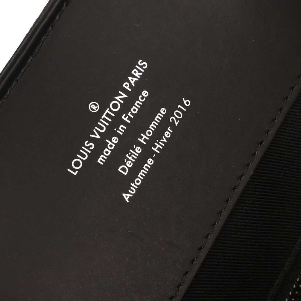 Louis Vuitton Explorer Backpack Black Canvas Good condition - Model View