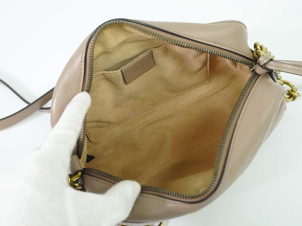 Gucci GG Marmont Shoulder Bag Beige Leather Good condition - Model View