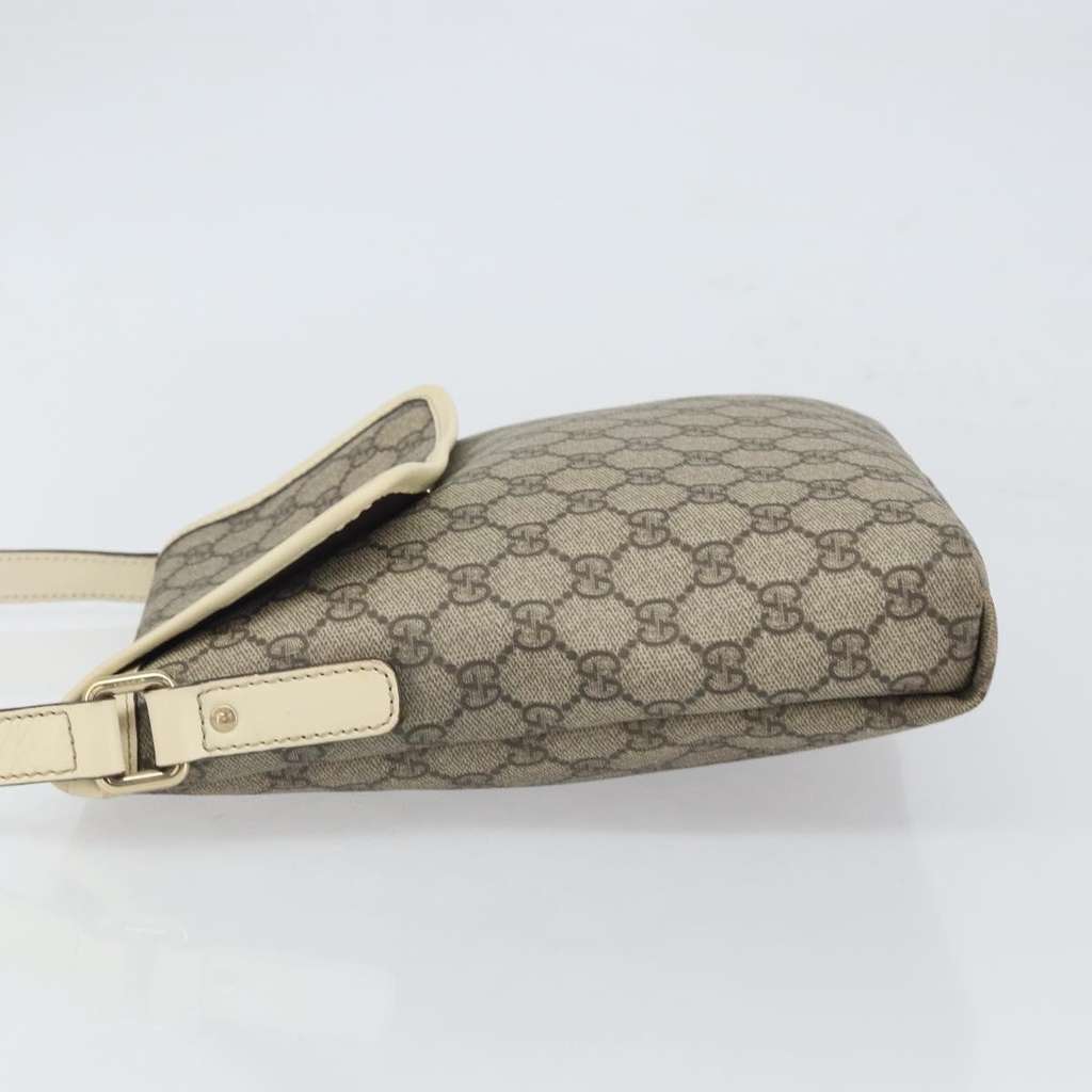 Gucci Flap Messenger Beige Good condition - Model View