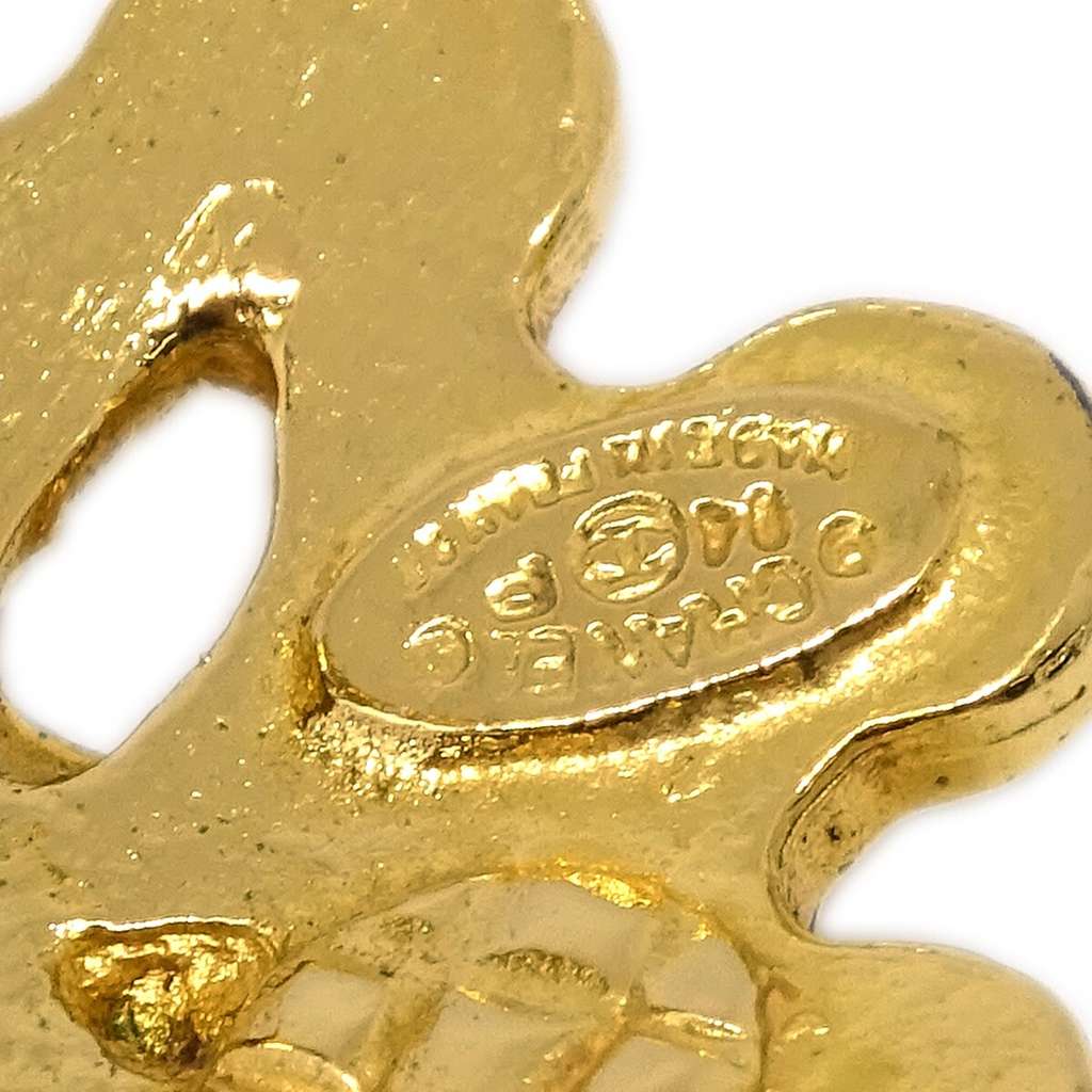 Chanel Vintage Flower Clip-On Earrings Gold Good condition - Model View