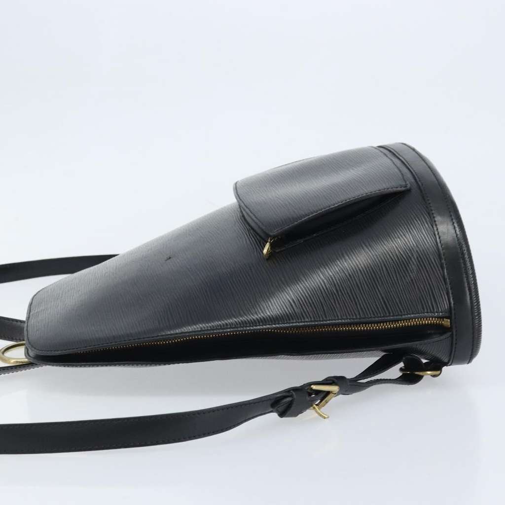 Louis Vuitton Gobelins Backpack Black Leather Good condition - Model View