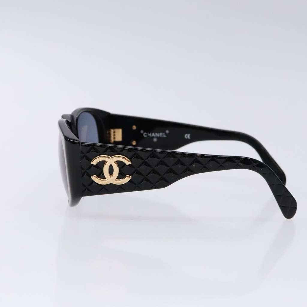 Chanel Logo CC Sunglasses Black Plastic Good condition - Model View