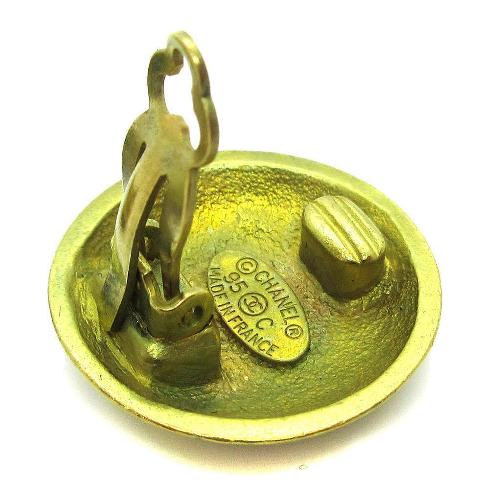 Chanel CC Button Clip-On Earrings Gold Metal Good condition - Model View