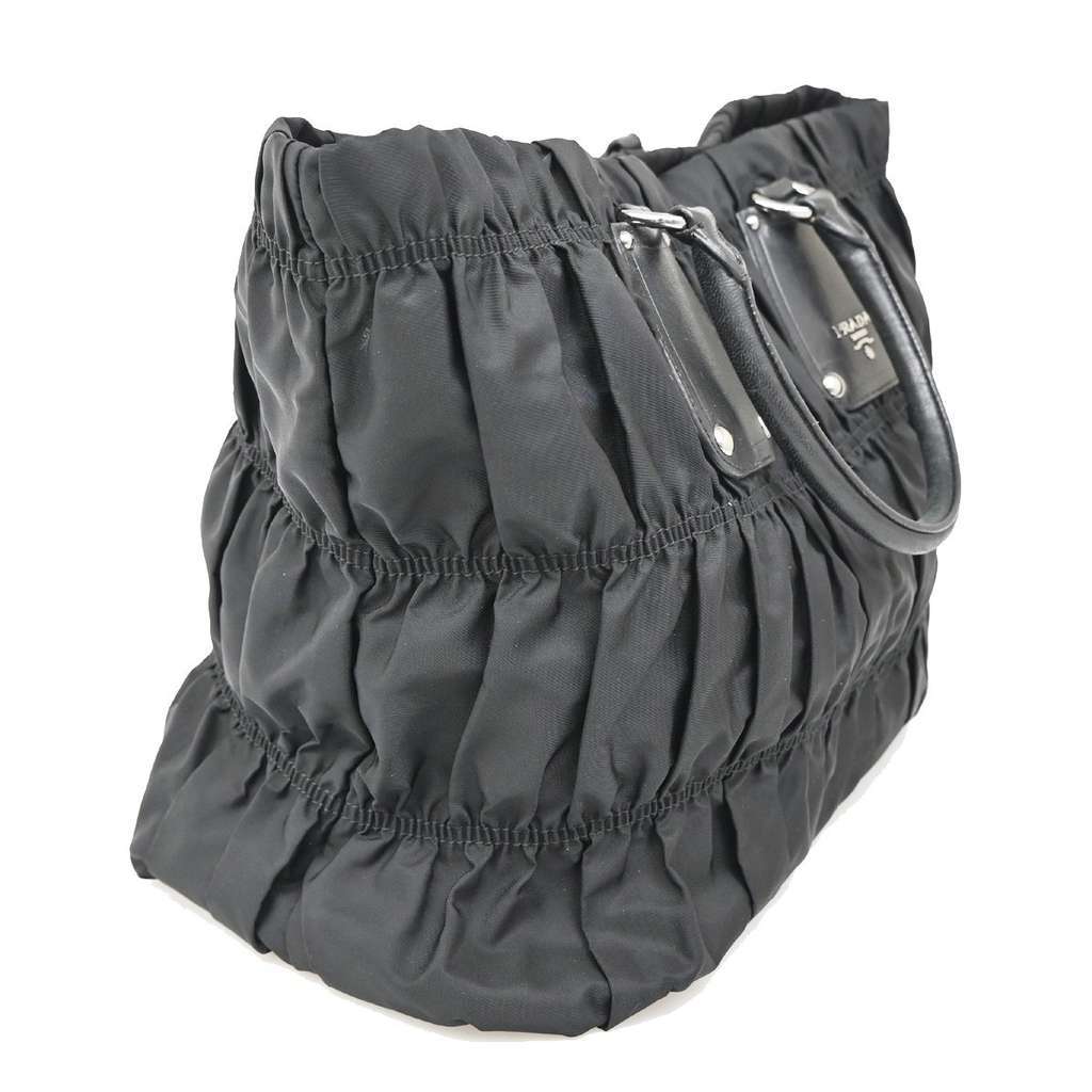 Prada Gaufre Shopping Tote Black Good condition - Model View