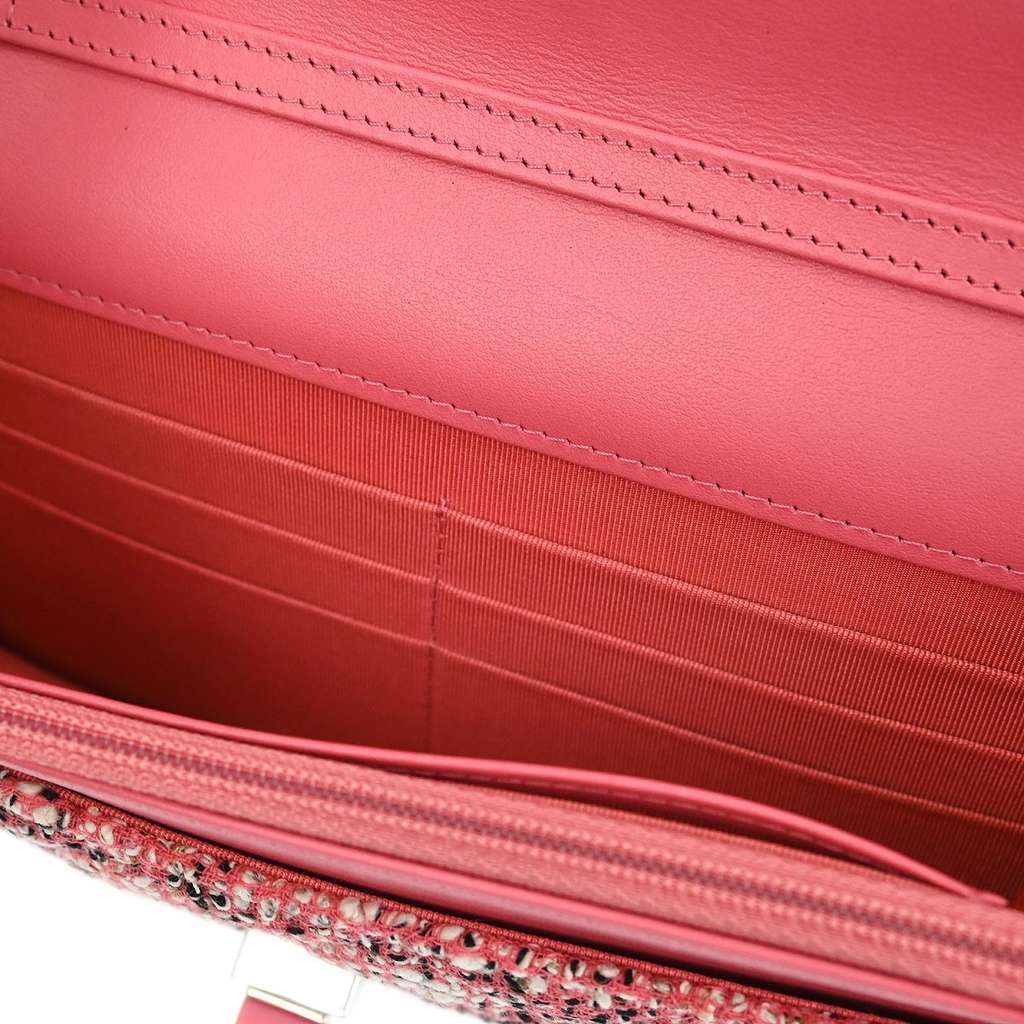 Chanel Reissue 2.55 Flap Bag Pink Tweed Good condition - Inside View