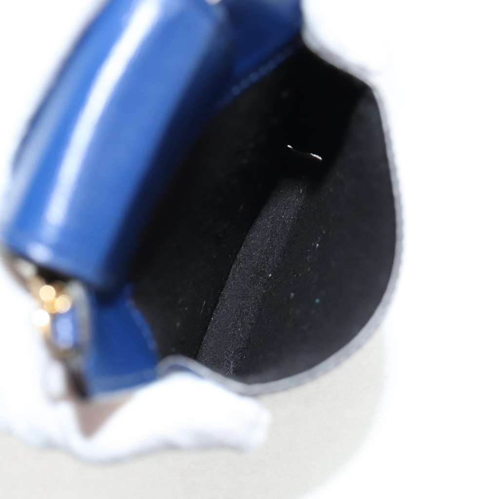 Salvatore Ferragamo Vintage Vara Crossbody Bag Blue Leather Good condition - Box View