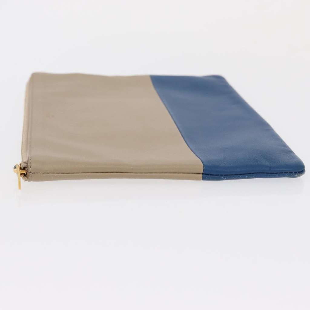 Celine Solo Pouch Beige Leather Good condition - Model View