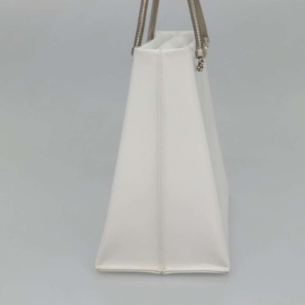 Givenchy Shoulder Bag White Leather Good condition - Model View