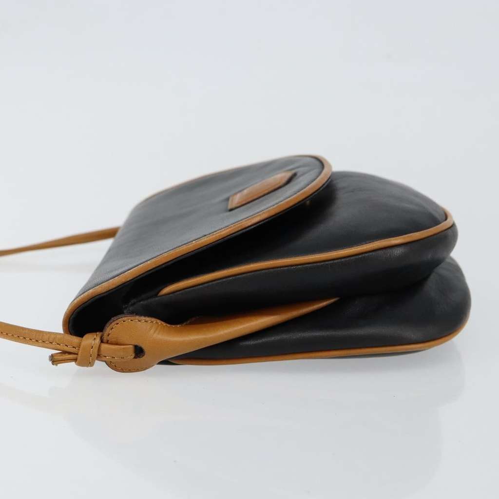 Celine Vintage Flap Shoulder Bag Navy Leather Good condition - Model View