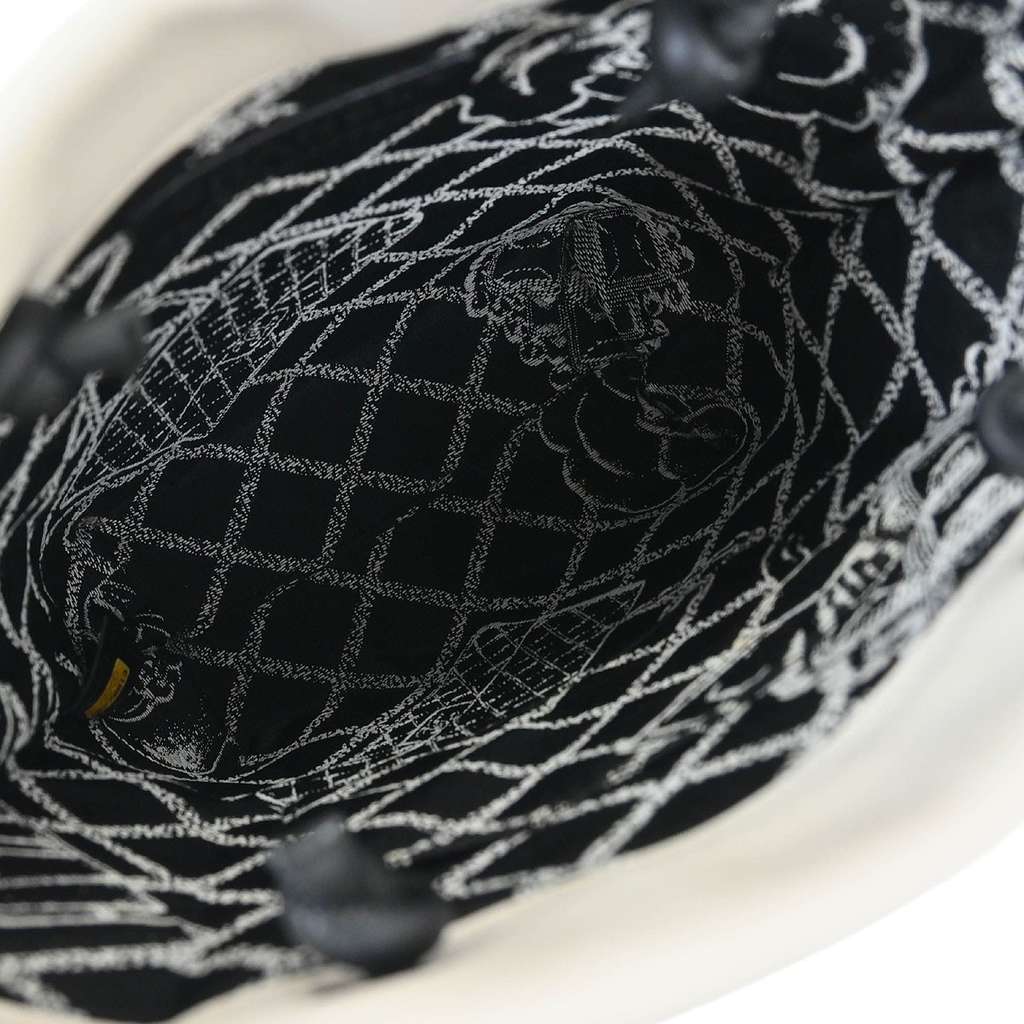 Chanel Essential Shopping Tote White Good condition - Inside View