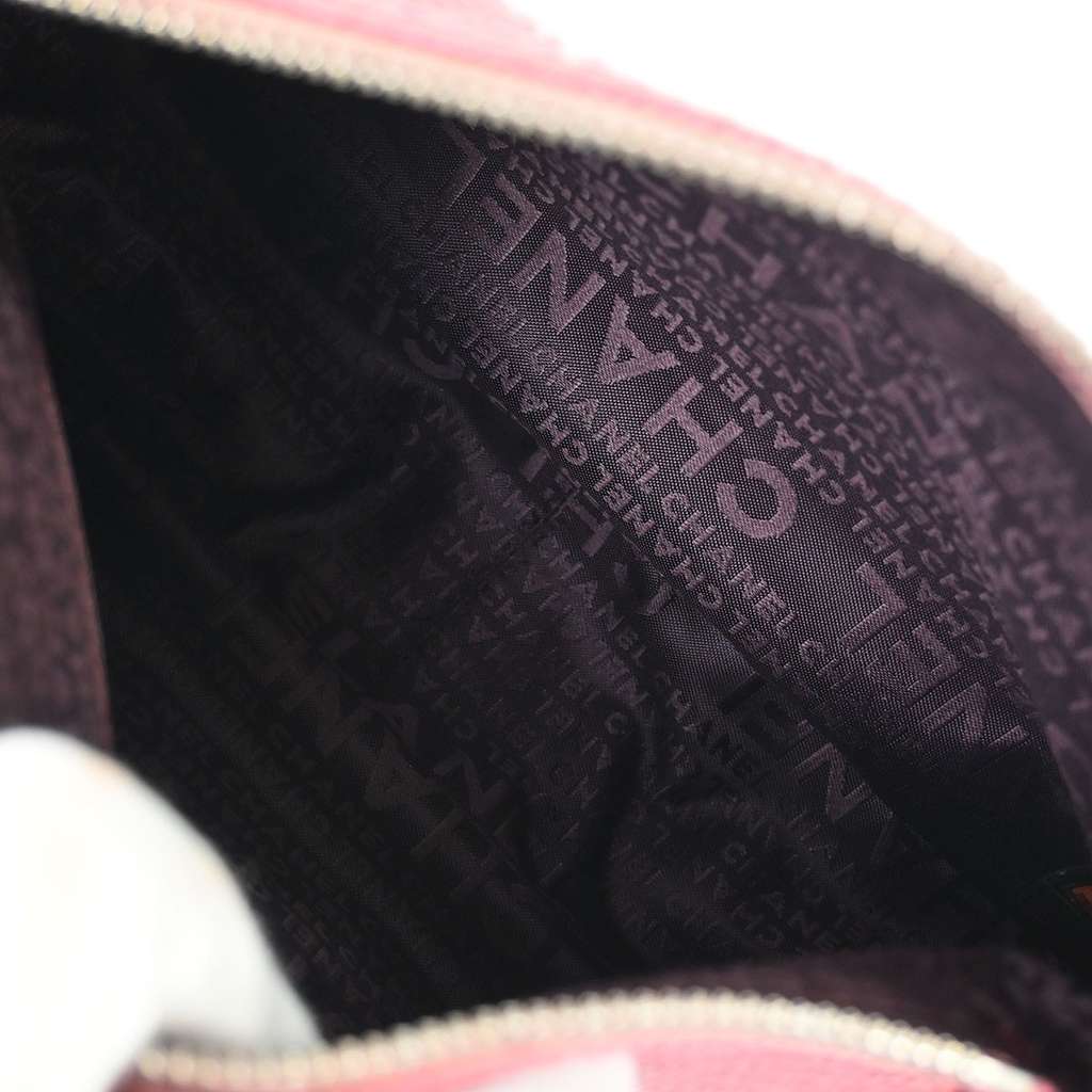 Chanel Lax Front Zip Bag Pink Leather Good condition - Model View