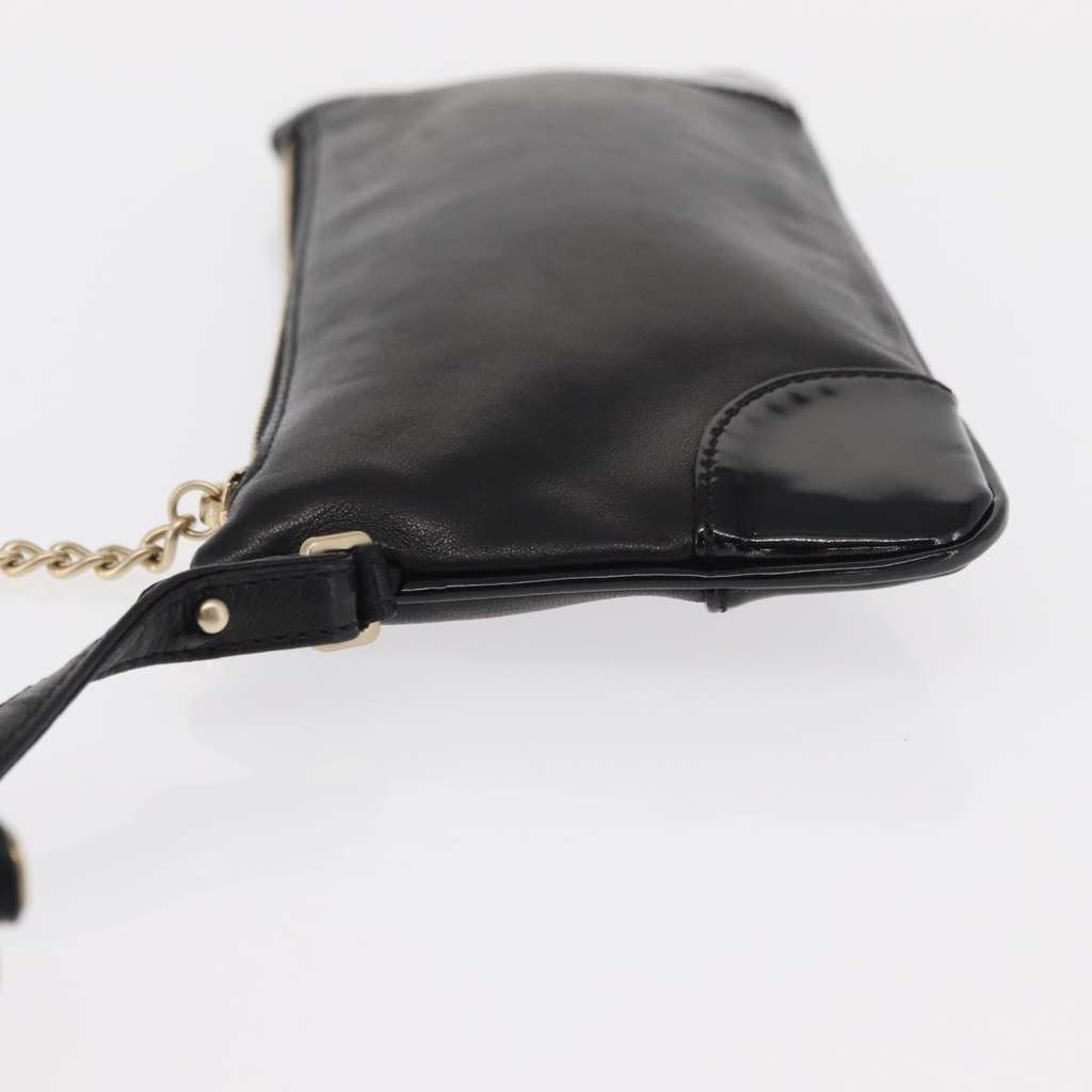 Chanel Camellia Clutch Bag Black Leather Good condition - Model View