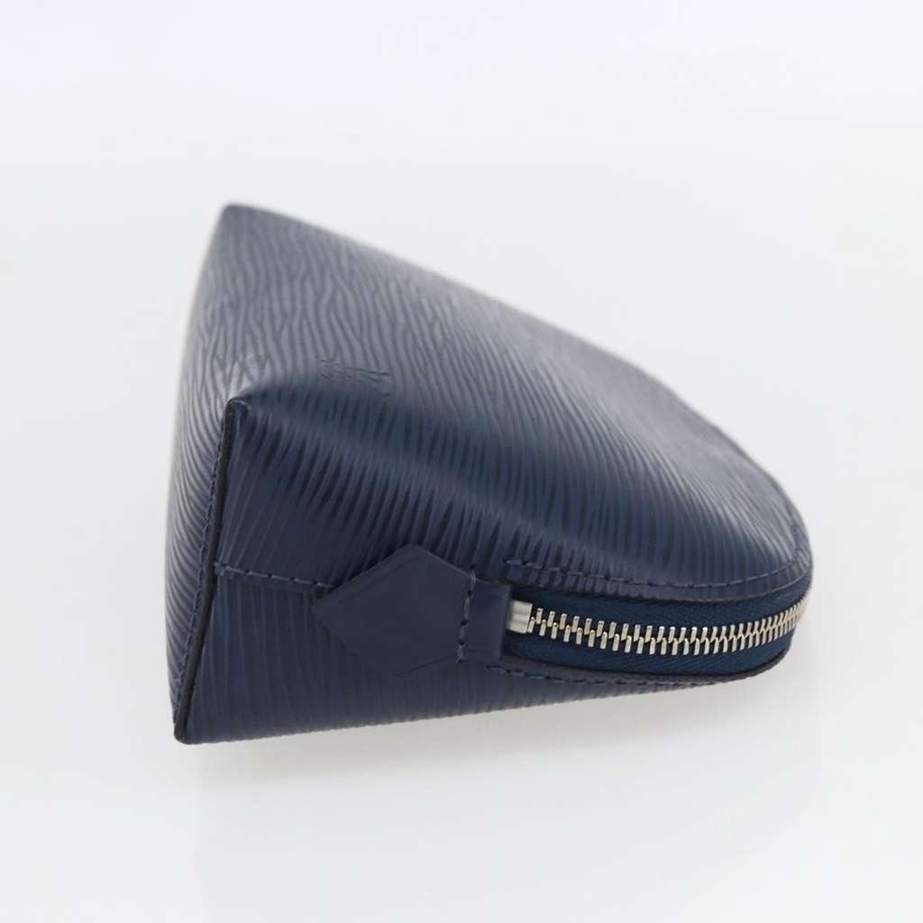 Louis Vuitton Cosmetic Pouch Blue Leather Good condition - Model View