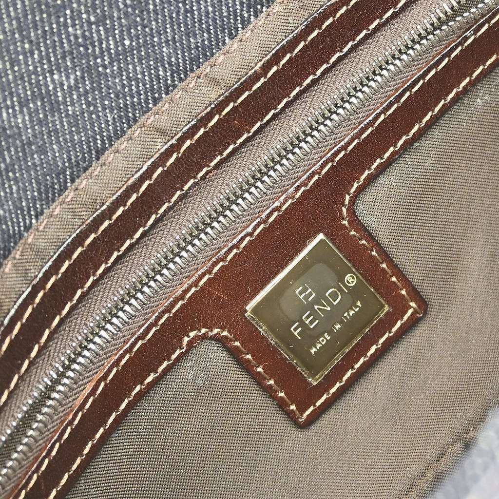 Fendi Vintage Shoulder Bag Navy Good condition - Box View