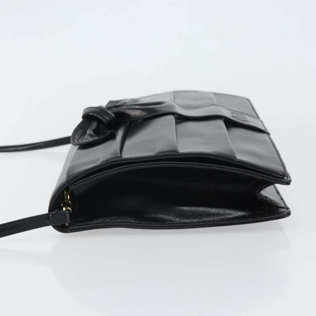 Valentino Garavani Bow Crossbody Bag Black Leather Good condition - Model View