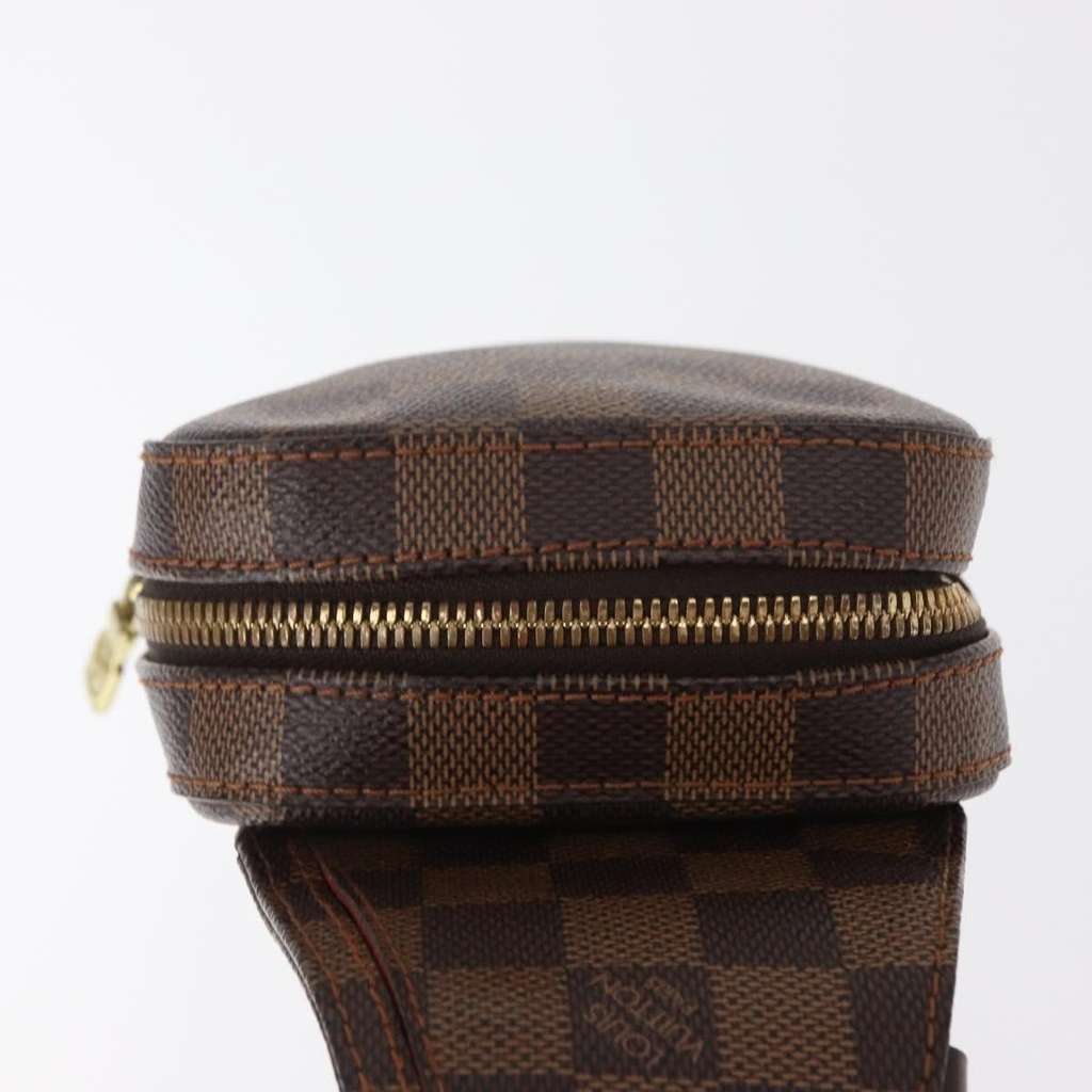 Louis Vuitton Geronimos Waist Bag Brown Canvas Good condition - Model View