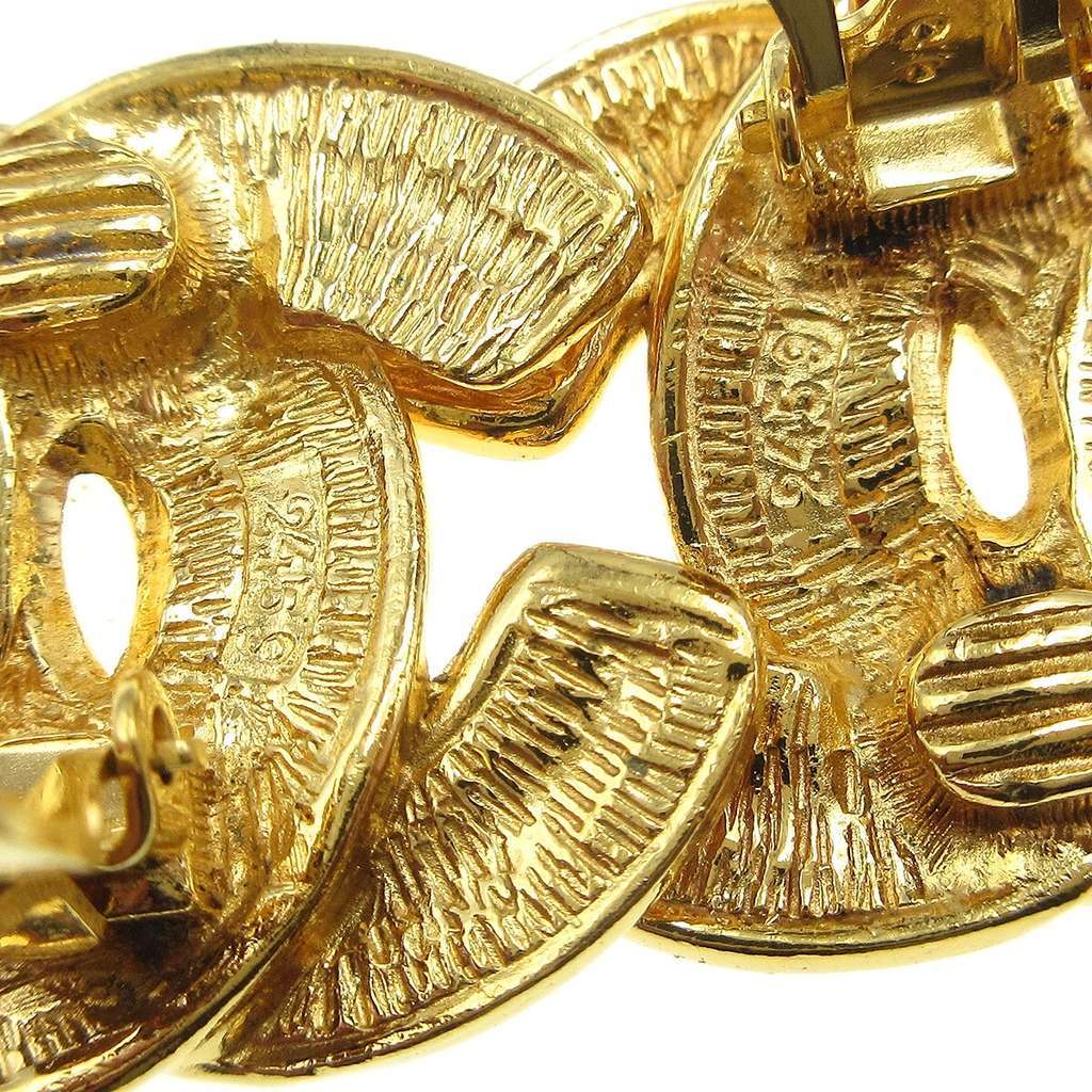 Chanel CC Clip-On Earrings Gold Good condition - Model View