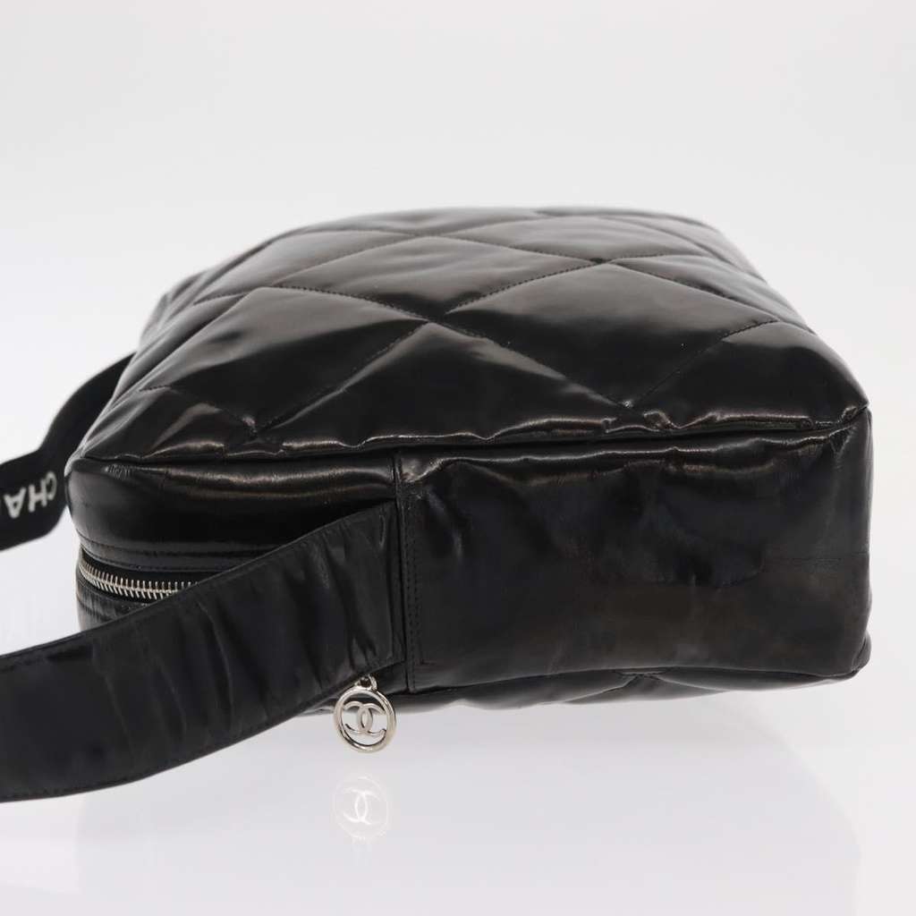 Chanel Vintage Shoulder Bag Black Fair condition - Model View
