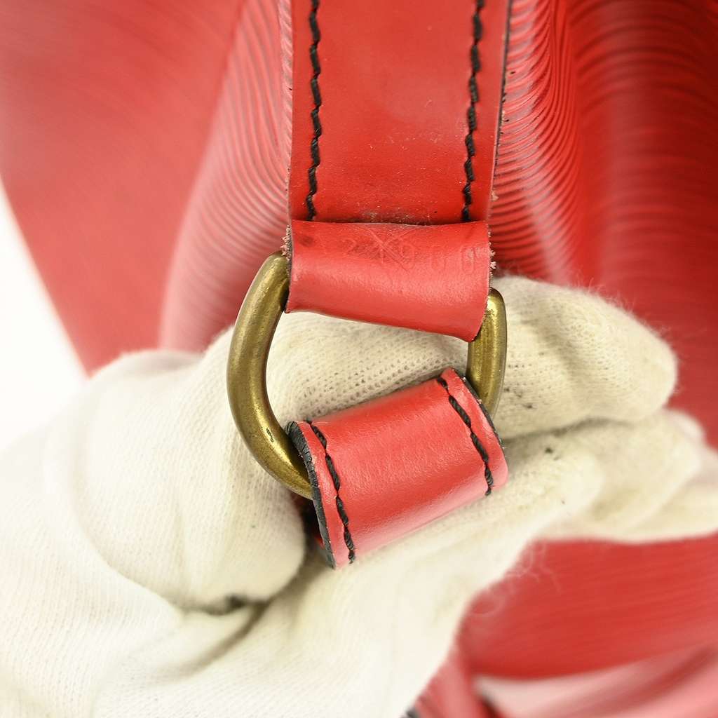 Louis Vuitton Noe Handbag Red Leather Fair condition - Model View