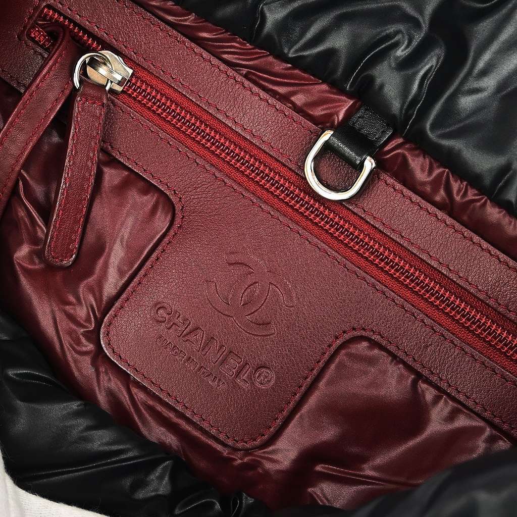 Chanel Coco Cocoon Reversible Tote Black Good condition - Model View