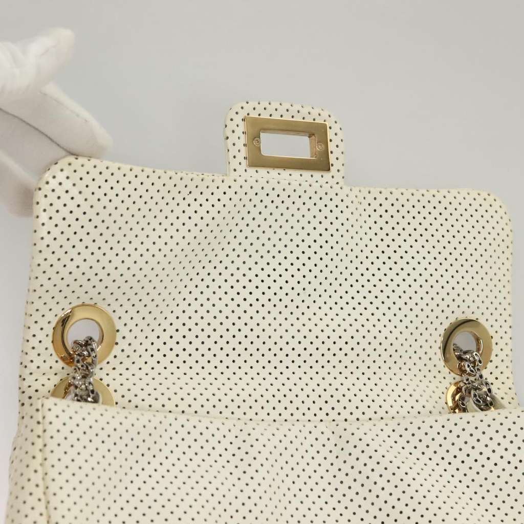 Chanel Reissue 2.55 Chain Clutch White Leather Fair condition - Model View