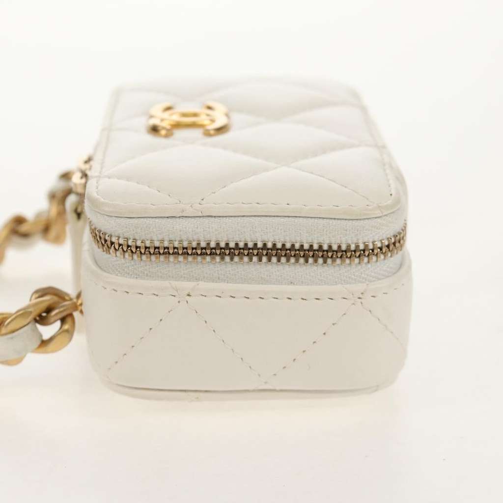 Chanel Lacquered Metal CC Zip Around Card Holder on Chain White Leather Good condition - Inside View