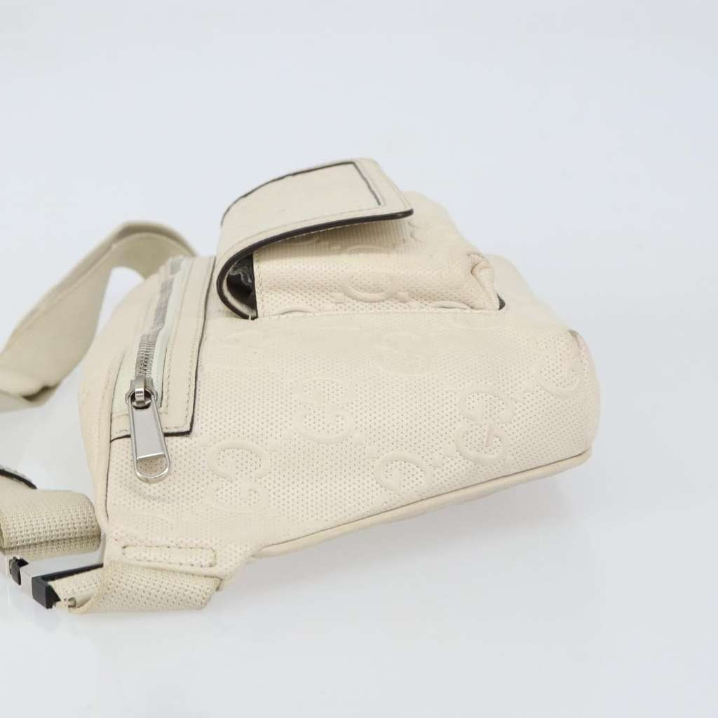 Gucci Front Pocket Belt Bag White Leather Good condition - Model View
