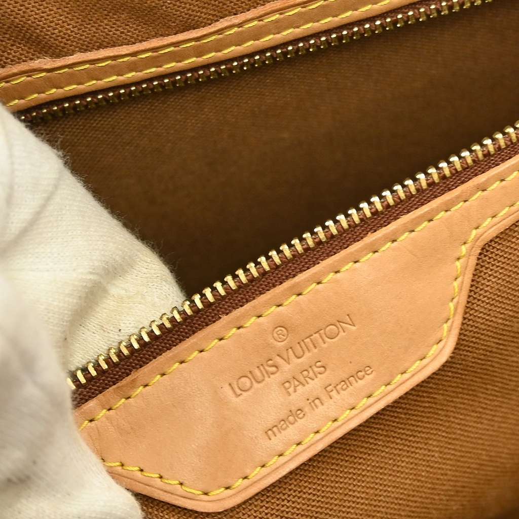 Louis Vuitton Chelsea Handbag Brown Canvas Fair condition - Model View