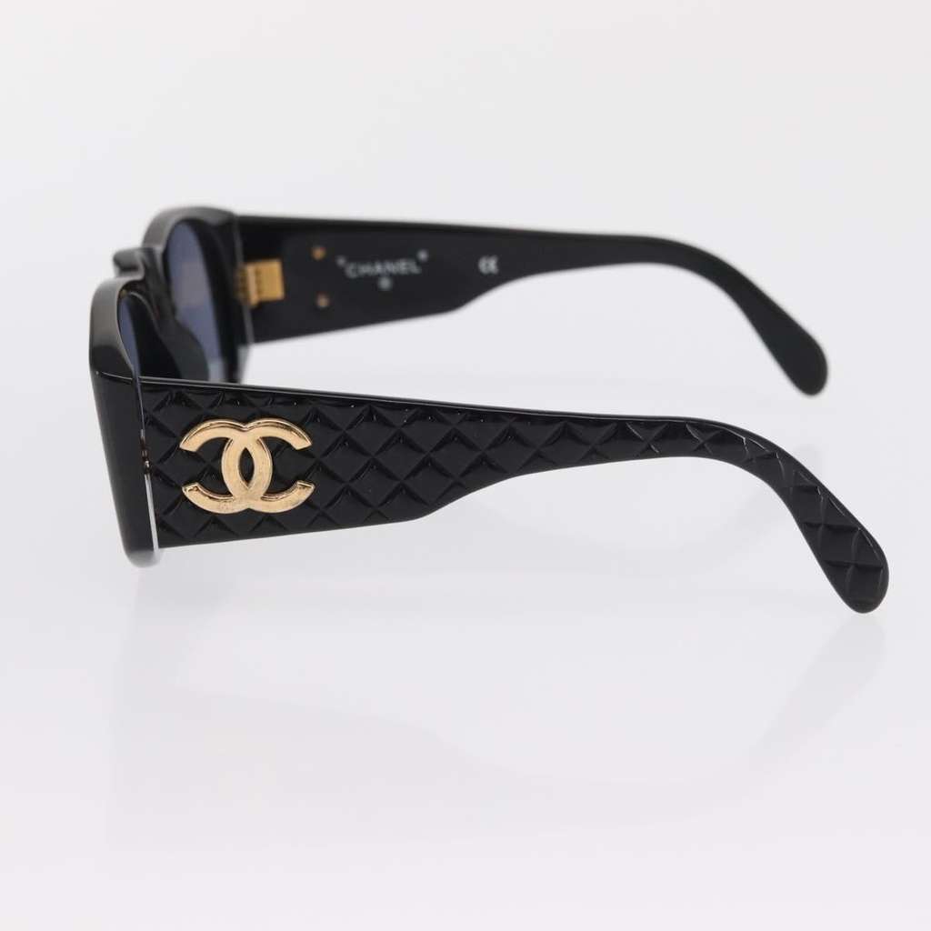 Chanel Logo CC Sunglasses Black Plastic Good condition - Model View
