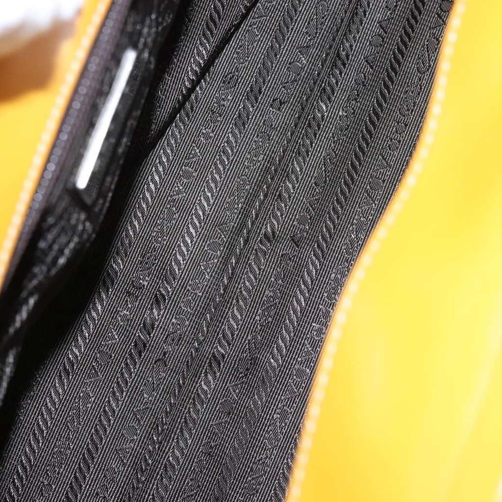 Prada Madras Cerniera Doctor Bag Beige Canvas Good condition - Box View