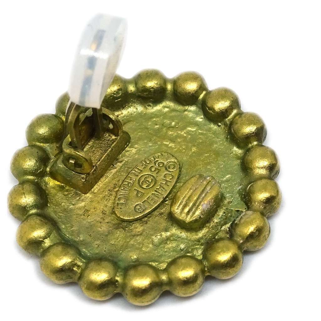 Chanel CC Button Clip-On Earrings Gold Good condition - Model View