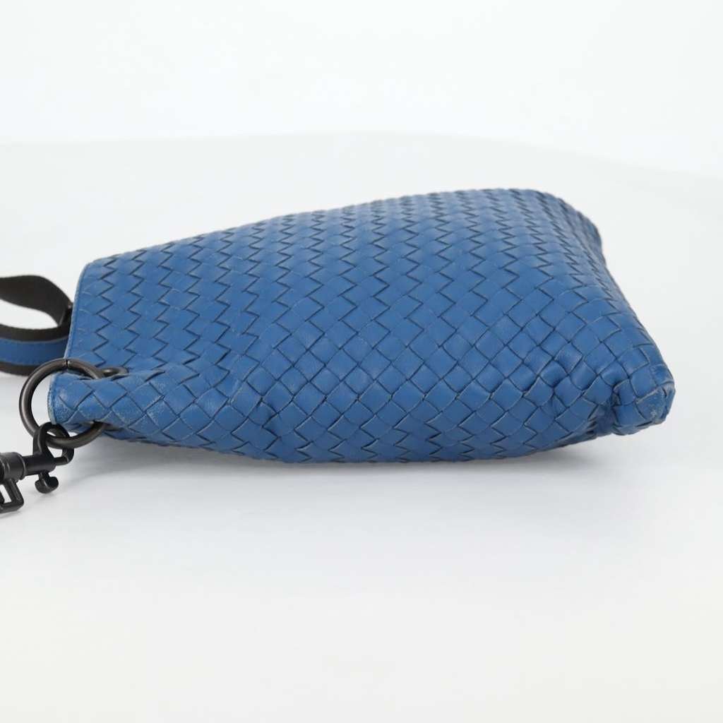 Bottega Veneta Flat Messenger Bag Blue Leather Fair condition - Model View