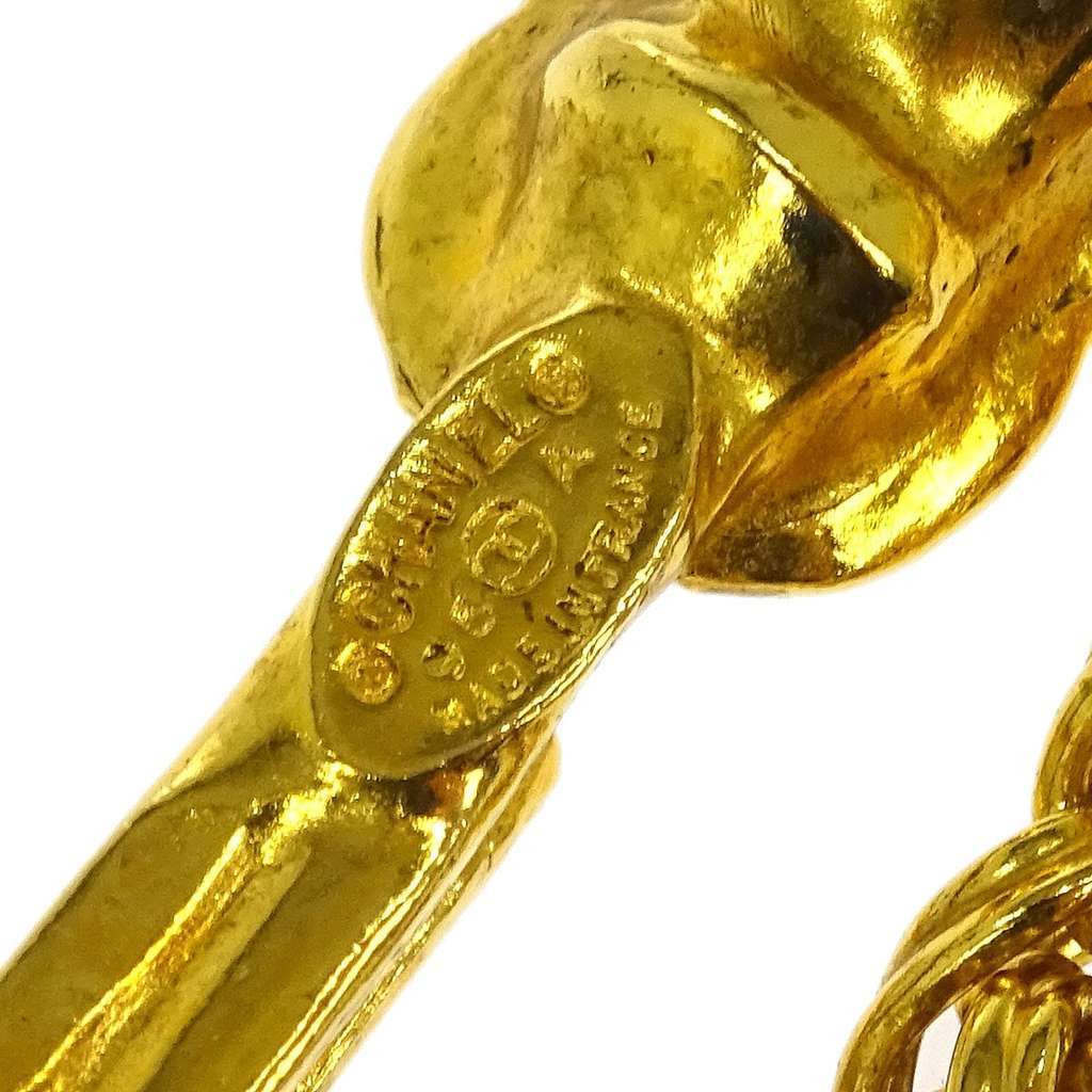 Chanel Vintage Giant CC Pendant Long Necklace Gold Good condition - Model View