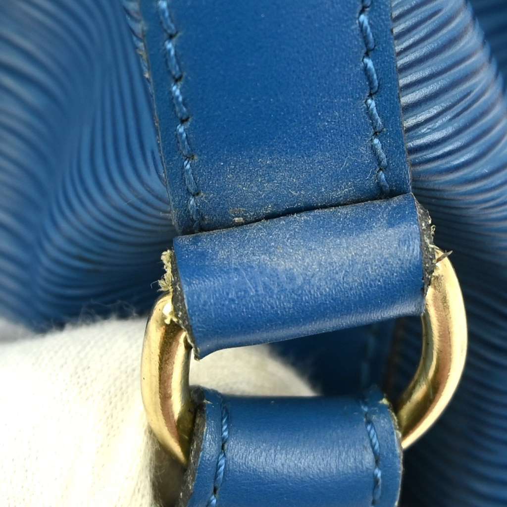 Louis Vuitton Petit Noe Handbag Blue Leather Good condition - Model View
