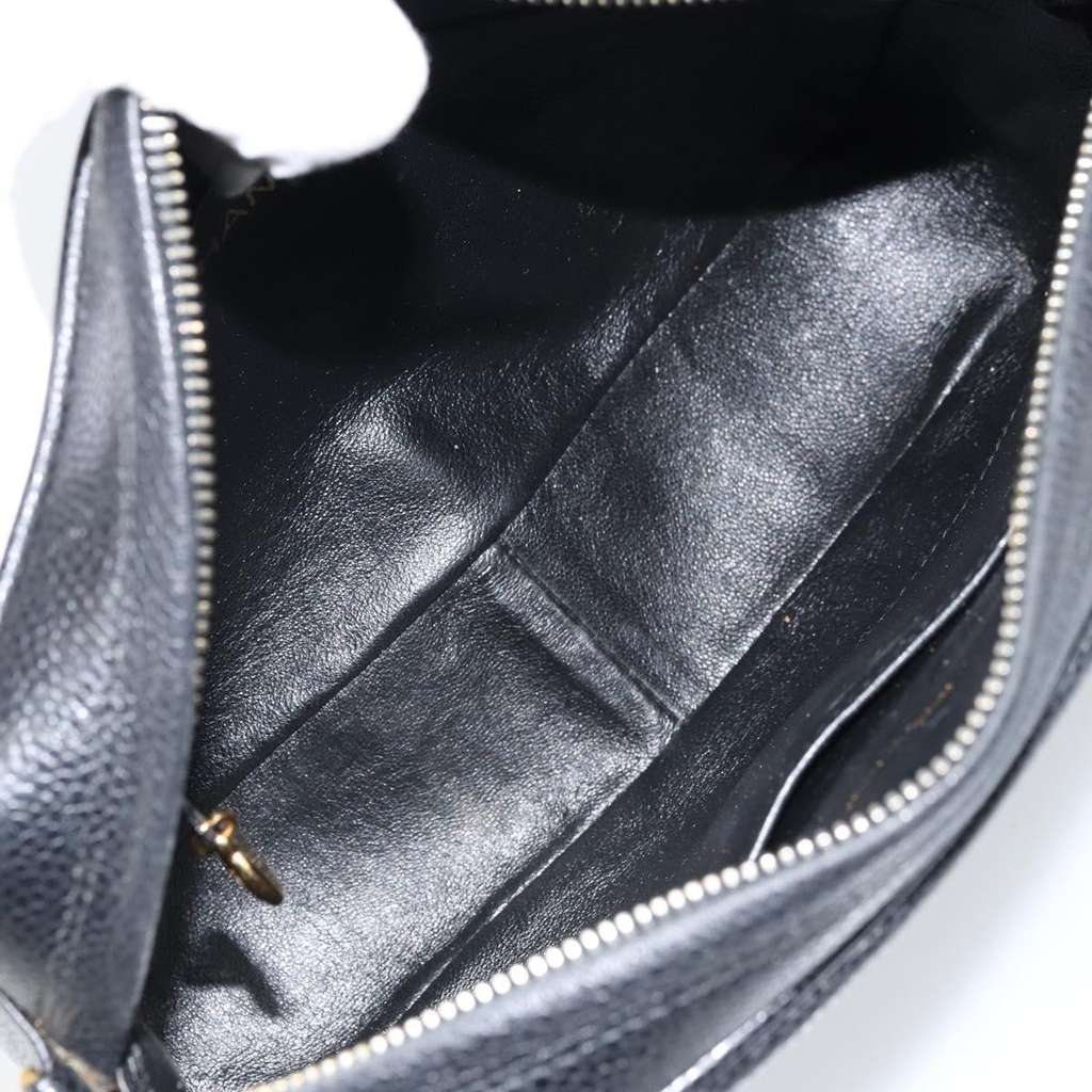 Chanel Vintage Front Pocket CC Camera Bag Black Leather Good condition - Box View