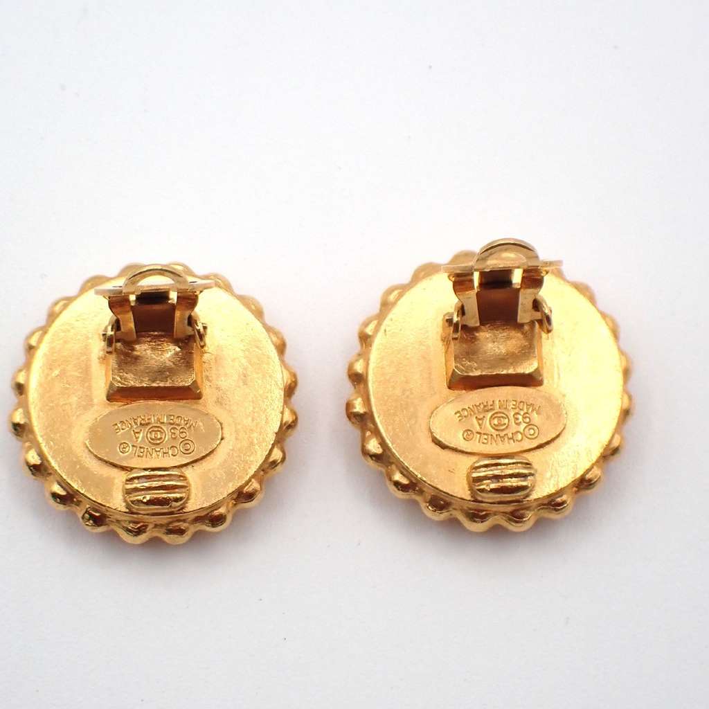 Chanel Vintage Round CC Clip-On Earrings Gold Good condition - Inside View