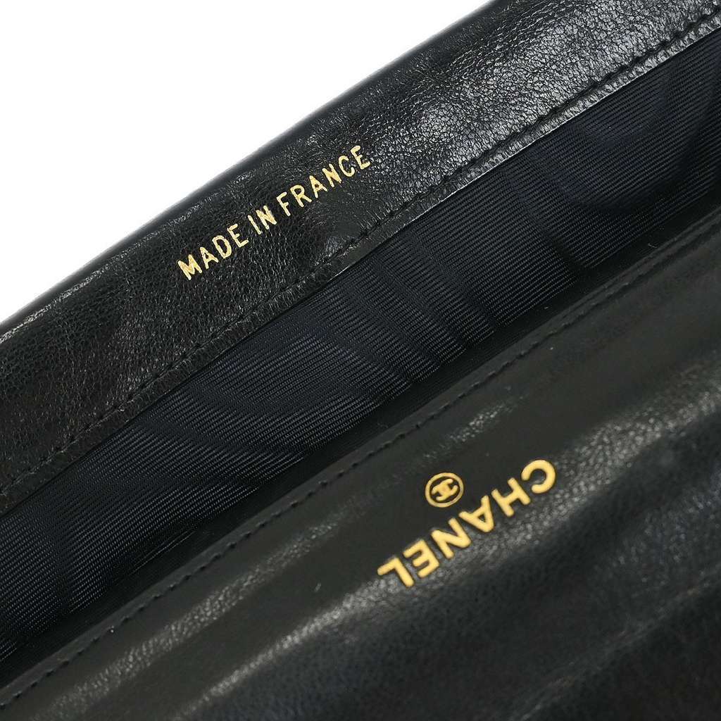 Chanel Vintage CC Flap Wallet Black Leather Good condition - Model View