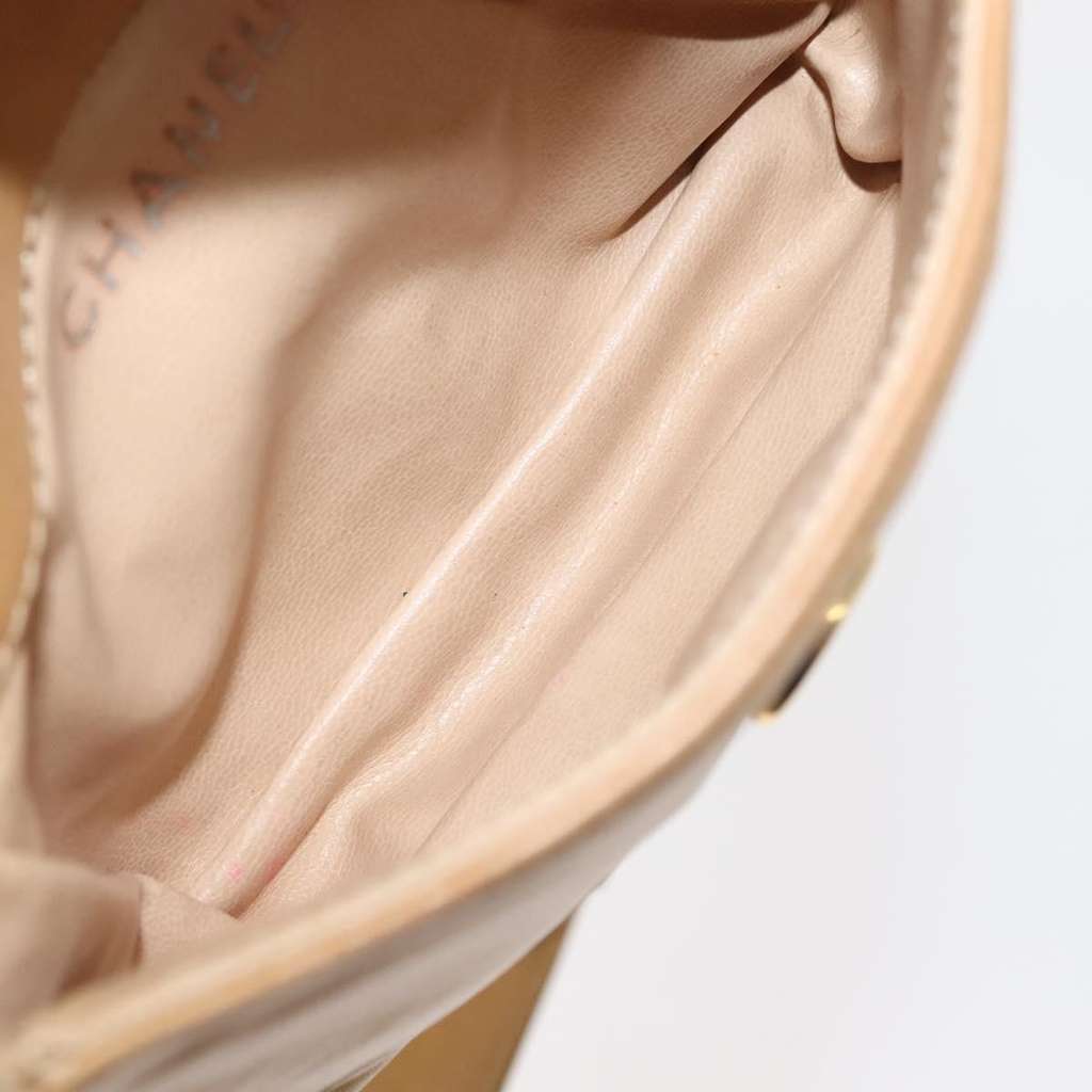 Chanel Vintage Flap Waist Bag Beige Leather Good condition - Box View