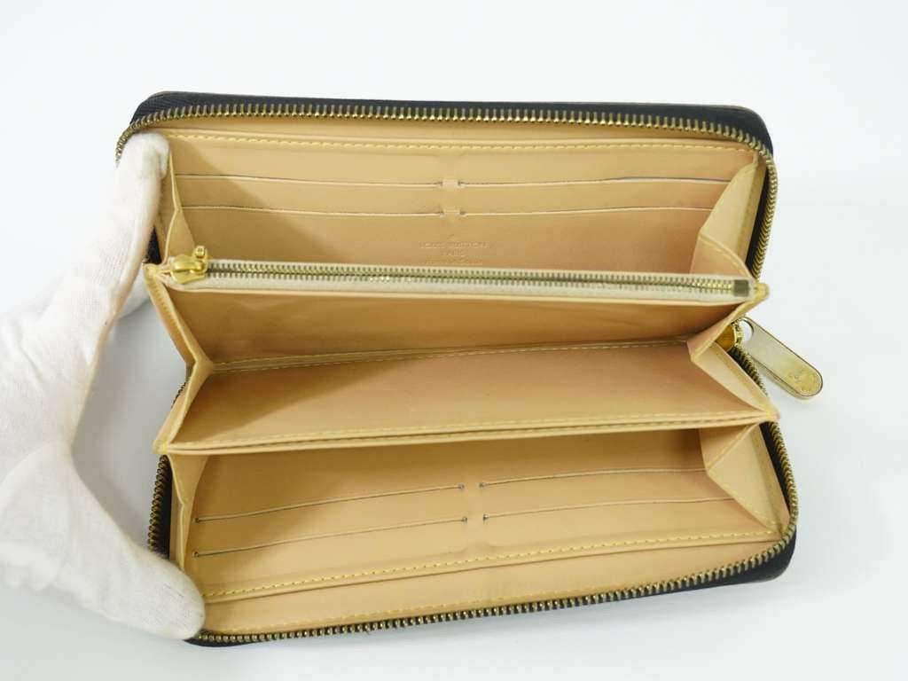 Louis Vuitton Zippy Wallet NM Black Canvas Good condition - Model View