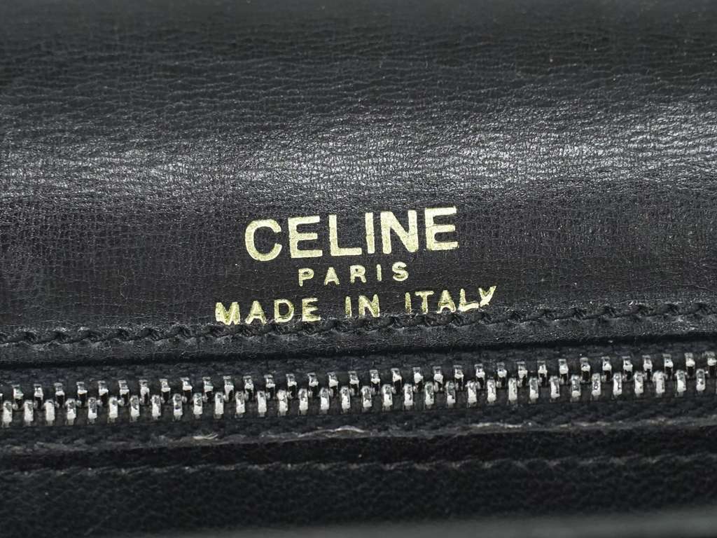Celine Vintage Carriage Flap Bag Black Leather Fair condition - Model View