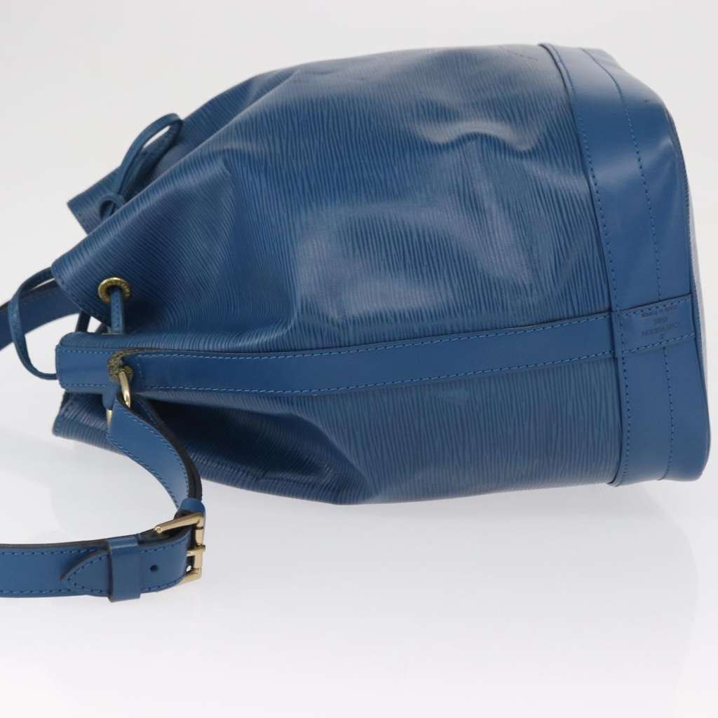 Louis Vuitton Noe Handbag Blue Leather Fair condition - Model View