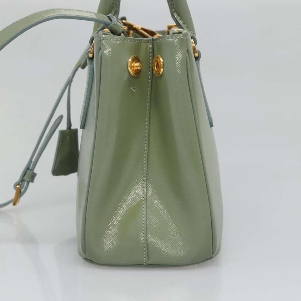 Prada Double Zip Lux Tote Gold Leather Good condition - Model View