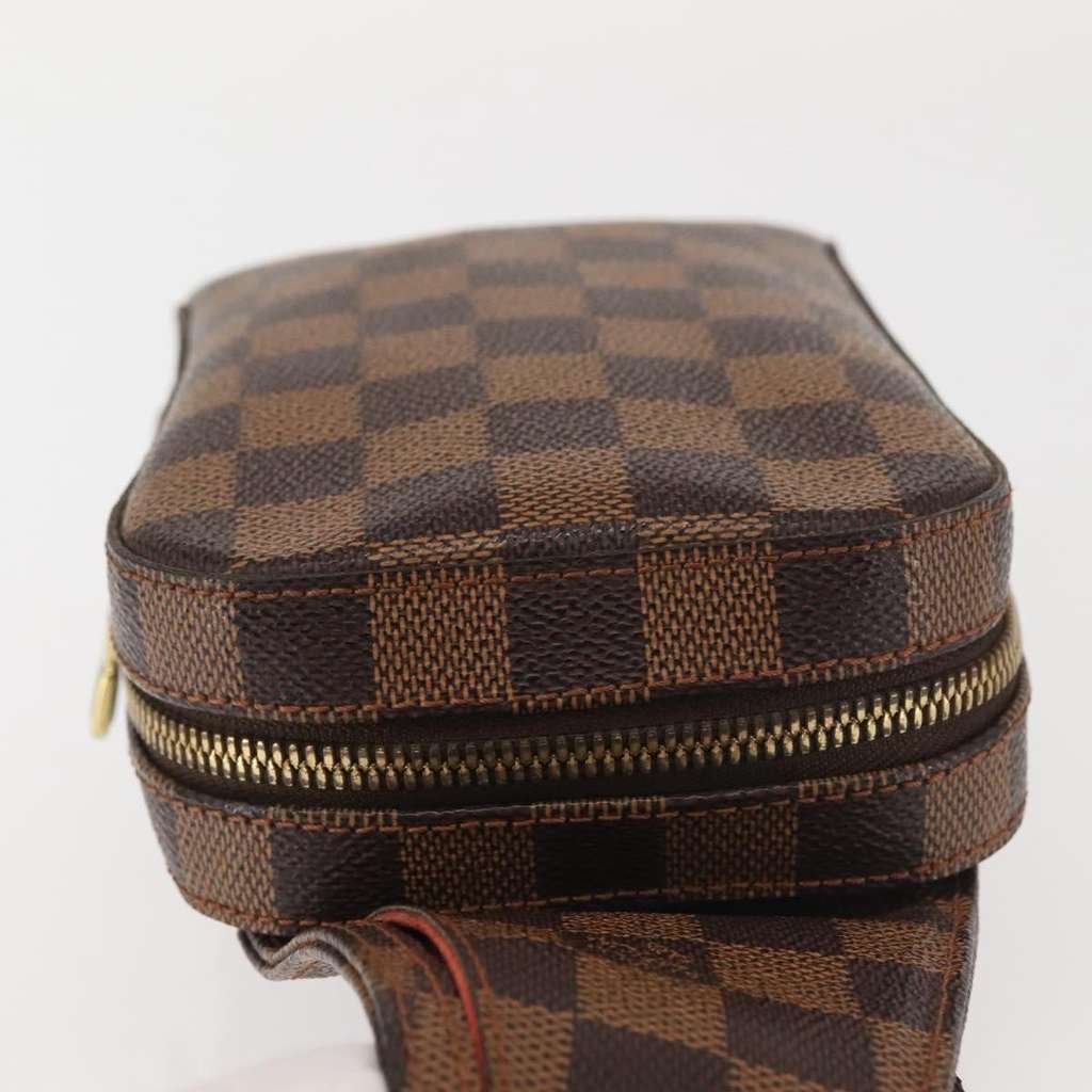 Louis Vuitton Geronimos Waist Bag Brown Canvas Good condition - Model View